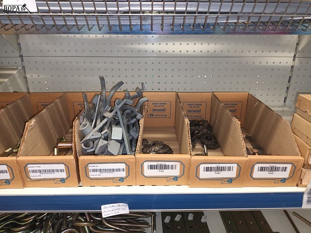 Lot 76 - diversen voor landbouw. inhoud rek - afbeelding 6 van  12