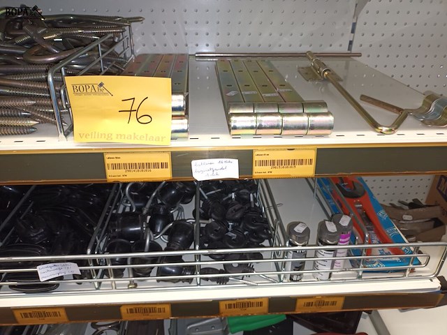 Lot 76 - diversen voor landbouw. inhoud rek - afbeelding 8 van  12