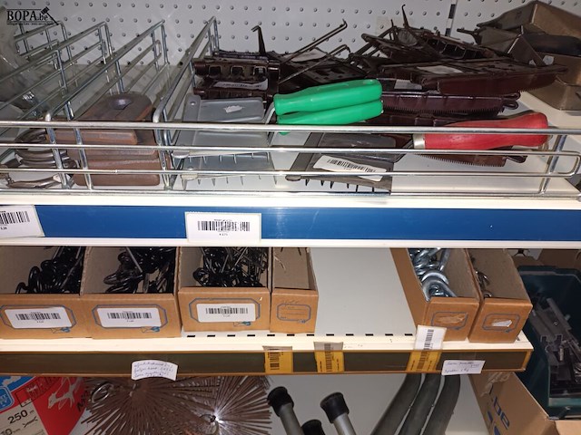 Lot 76 - diversen voor landbouw. inhoud rek - afbeelding 10 van  12