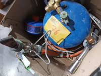 Lot 76 - gasfles met diverse soldeerbouten - afbeelding 4 van  4