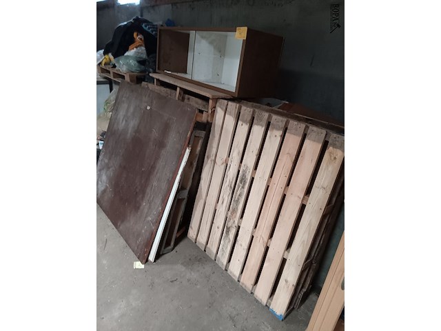 Lot 76 - lot brandhout - afbeelding 1 van  1