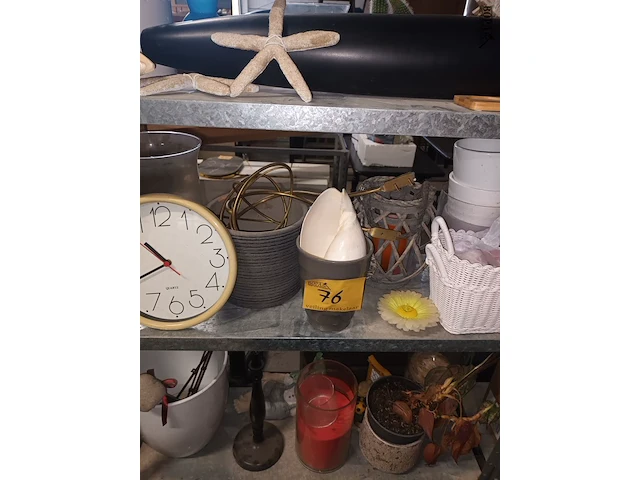 Lot 76 - lot diverse decoratie. inhoud rek - afbeelding 1 van  6