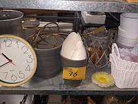 Lot 76 - lot diverse decoratie. inhoud rek - afbeelding 1 van  6