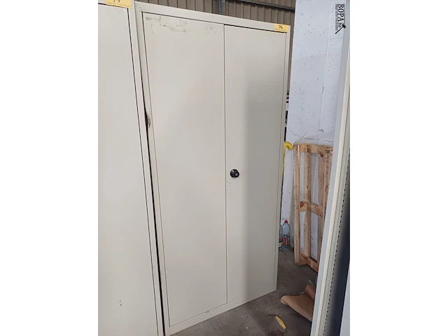 Lot 76 - metalen dossierkast (h) - afbeelding 1 van  2
