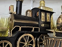 Lot 76 - metalen locomotieven, fles en glaasjes - afbeelding 4 van  5