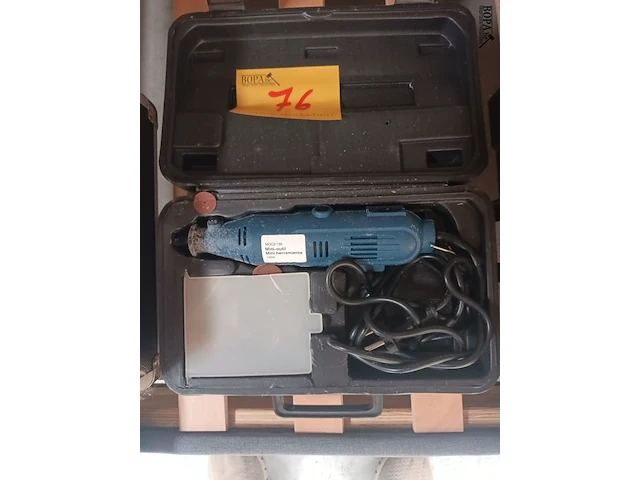 Lot 76 - multitool in koffer - afbeelding 1 van  3
