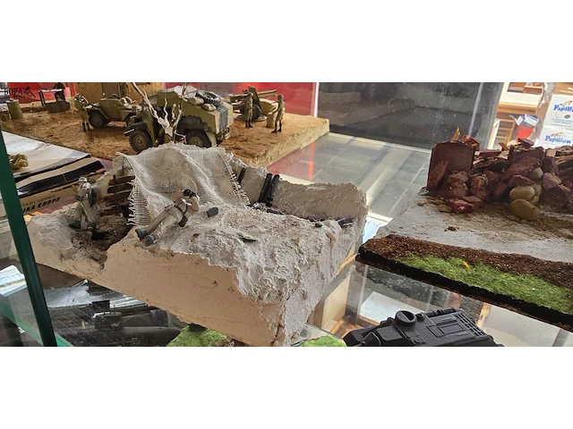 Lot 76 - unieke militaire diorama's handgemaakt 3 stuks - afbeelding 3 van  8
