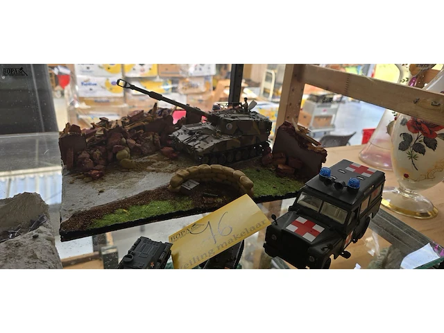 Lot 76 - unieke militaire diorama's handgemaakt 3 stuks - afbeelding 4 van  8