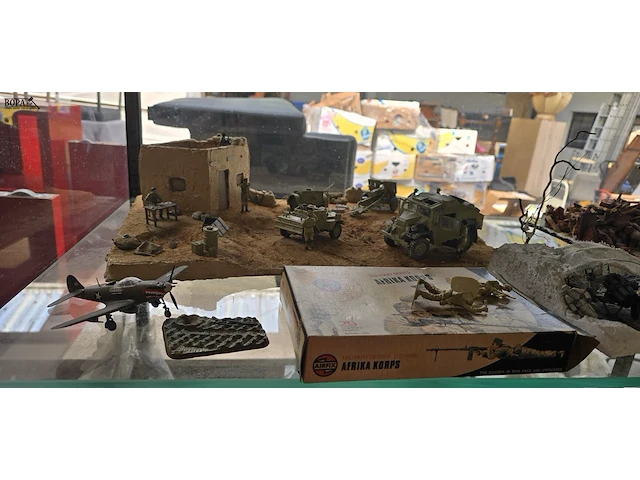 Lot 76 - unieke militaire diorama's handgemaakt 3 stuks - afbeelding 5 van  8