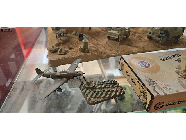 Lot 76 - unieke militaire diorama's handgemaakt 3 stuks - afbeelding 6 van  8