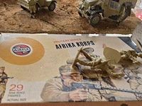 Lot 76 - unieke militaire diorama's handgemaakt 3 stuks - afbeelding 7 van  8