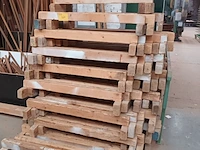 Lot 760 - houten steunbalken - afbeelding 1 van  3