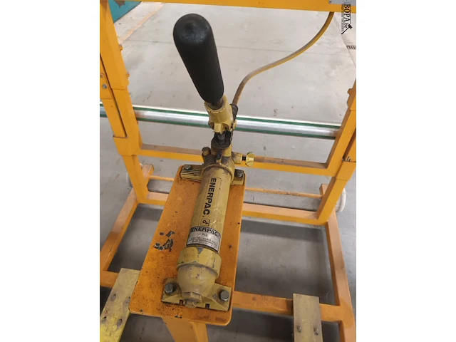 Lot 761 - mobiele hydraulische pers - afbeelding 3 van  4