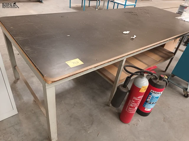 Lot 763 - werktafel - afbeelding 1 van  3