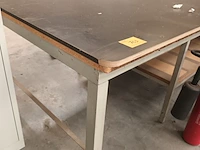 Lot 763 - werktafel - afbeelding 2 van  3
