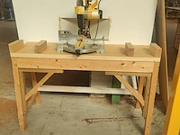 Lot 765 - afkortzaagmachine dewalt - afbeelding 1 van  5