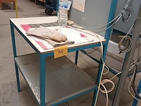 Lot 766 - metalen werkpost tafel - afbeelding 1 van  3