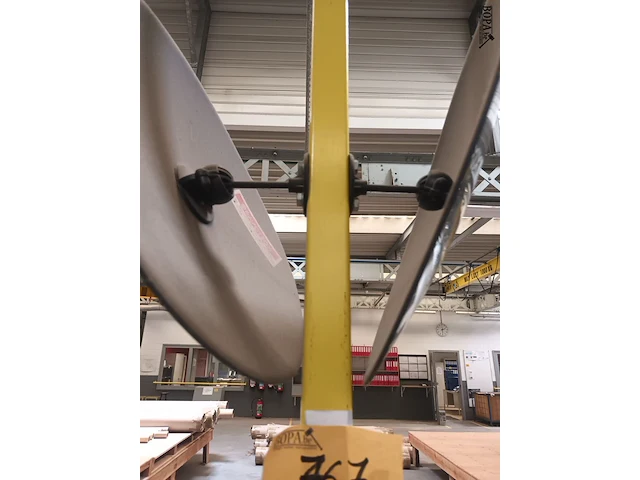 Lot 767 - bolle spiegel. 2 stuks - afbeelding 4 van  4