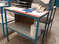 Lot 768 - metalen werkpost tafel - afbeelding 2 van  3