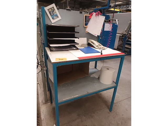 Lot 768 - metalen werkpost tafel - afbeelding 3 van  3