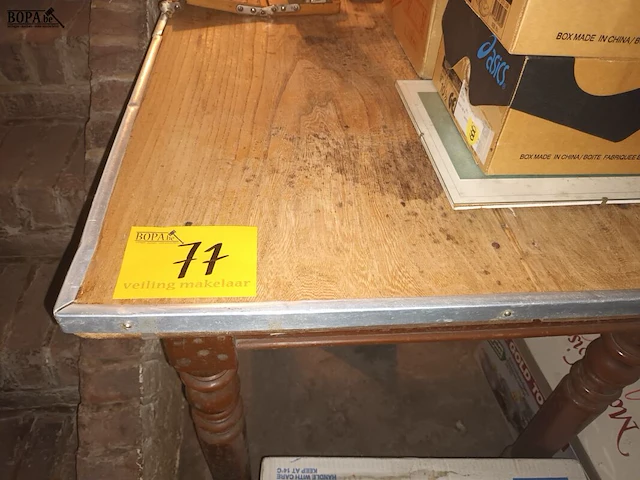 Lot 77 - antieke keukentafel - afbeelding 1 van  3
