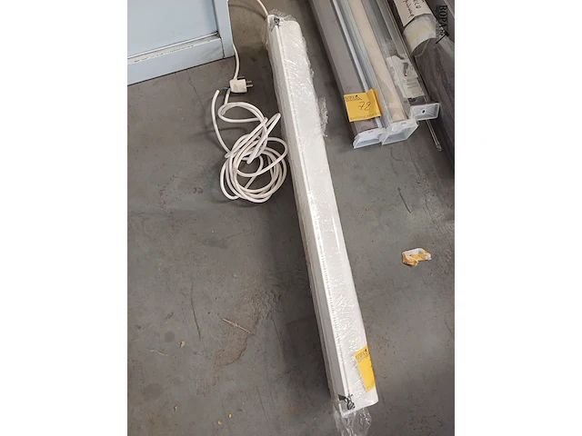 Lot 77 - elektrisch rolgordijn (h) - afbeelding 1 van  1