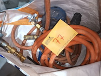 Lot 77 - gasfles met soldeerbout - afbeelding 1 van  3