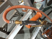 Lot 77 - gasfles met soldeerbout - afbeelding 2 van  3