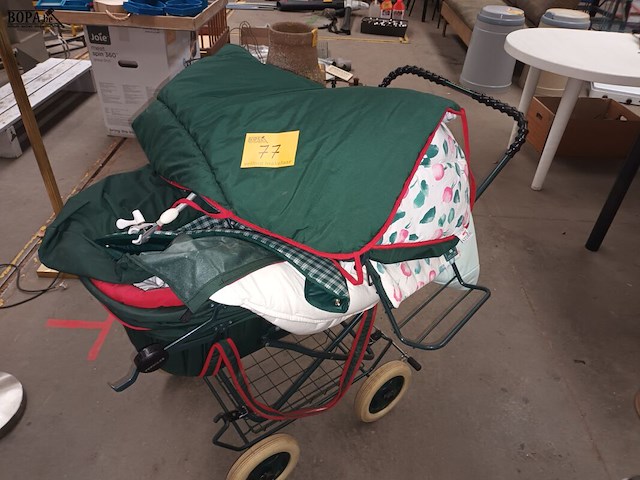 Lot 77 - kinderwagen en sitter - afbeelding 1 van  5