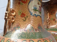 Lot 77 - koppel chinese vazen - afbeelding 3 van  8