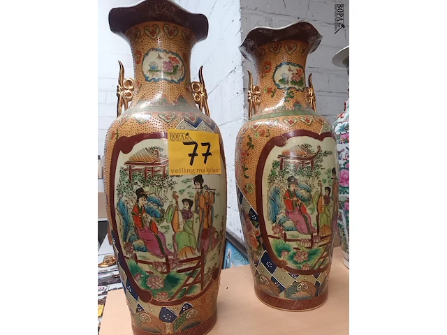 Lot 77 - koppel chinese vazen - afbeelding 8 van  8