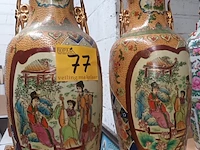 Lot 77 - koppel chinese vazen - afbeelding 8 van  8