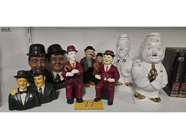 Lot 77 - lotje diverse laurel & hardy beeldjes ong 7 stuks - afbeelding 1 van  4