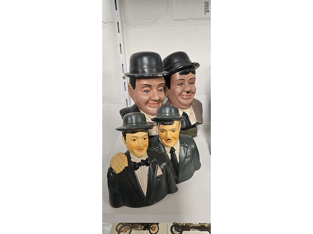 Lot 77 - lotje diverse laurel & hardy beeldjes ong 7 stuks - afbeelding 2 van  4