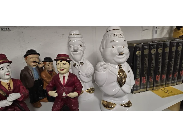 Lot 77 - lotje diverse laurel & hardy beeldjes ong 7 stuks - afbeelding 4 van  4