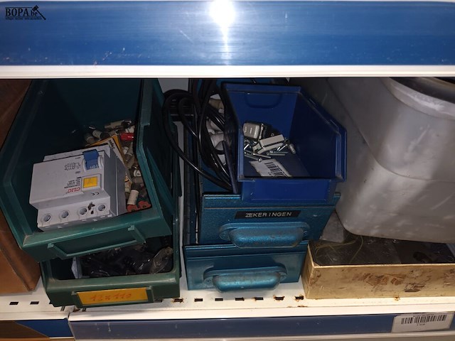 Lot 77 - materiaal voor elektrische installaties - afbeelding 2 van  11