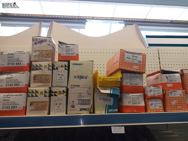 Lot 77 - materiaal voor elektrische installaties - afbeelding 4 van  11