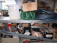 Lot 77 - poets- en werkmateriaal. inhoud rek - afbeelding 2 van  7