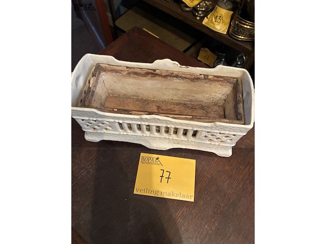 Lot 77 - porcelein gardinière victoriaans - afbeelding 2 van  4