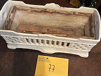 Lot 77 - porcelein gardinière victoriaans - afbeelding 2 van  4