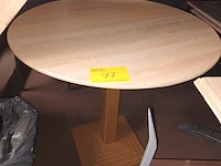 Lot 77 - ronde tafel met bruine metalen voet - afbeelding 1 van  3