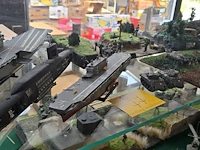 Lot 77 - unieke militaire diorama's handgemaakt 3 stuks en boten - afbeelding 1 van  12