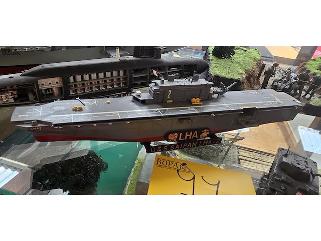 Lot 77 - unieke militaire diorama's handgemaakt 3 stuks en boten - afbeelding 5 van  12