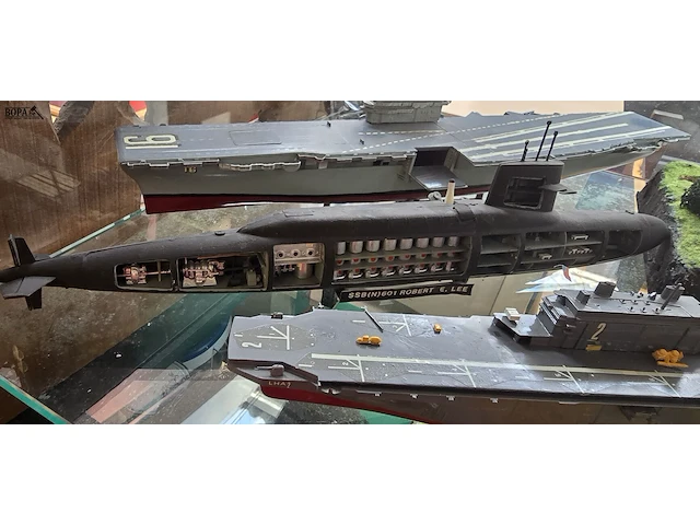 Lot 77 - unieke militaire diorama's handgemaakt 3 stuks en boten - afbeelding 6 van  12