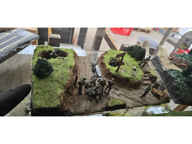 Lot 77 - unieke militaire diorama's handgemaakt 3 stuks en boten - afbeelding 9 van  12