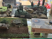 Lot 77 - unieke militaire diorama's handgemaakt 3 stuks en boten - afbeelding 11 van  12