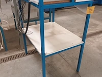 Lot 770 - metalen werkpost tafel - afbeelding 3 van  3