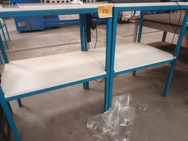 Lot 772 - metalen werkpost tafel. 2 stuks - afbeelding 3 van  3