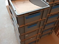 Lot 773 - pvc stapelbakken. 17 stuks - afbeelding 2 van  3
