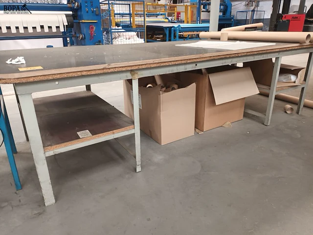 Lot 774 - werktafel - afbeelding 3 van  3